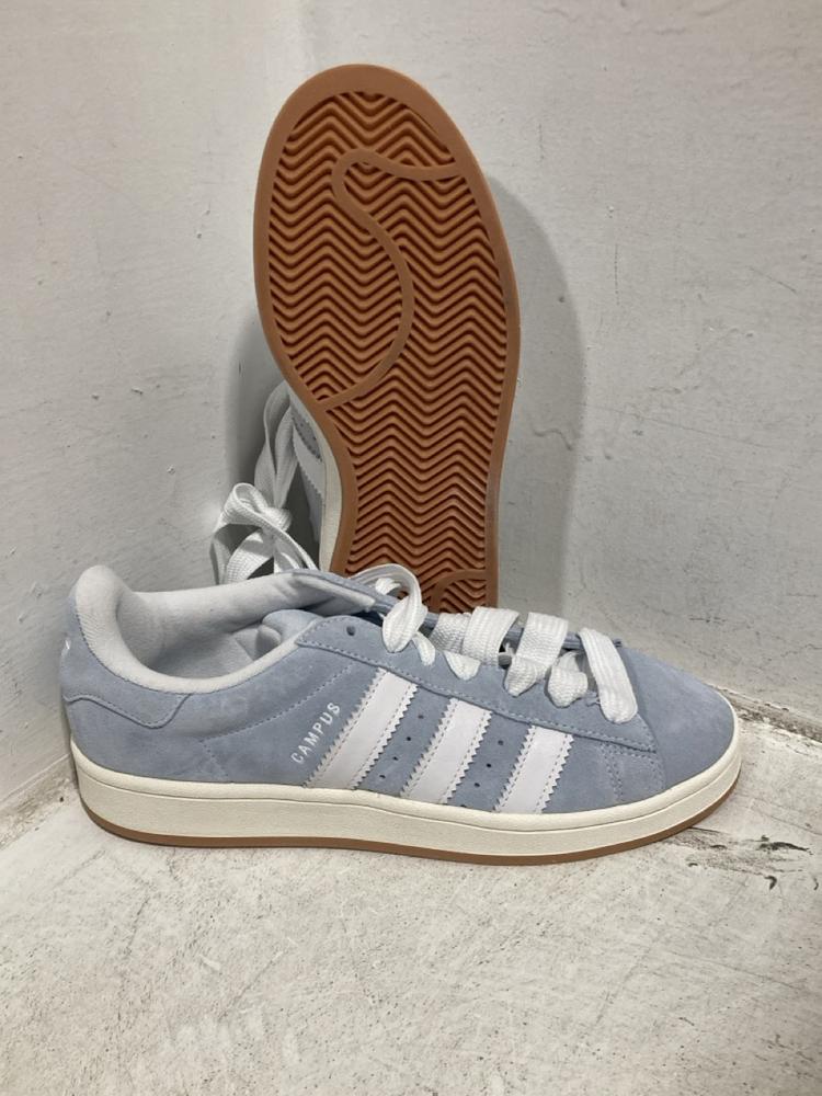 Lot 586  
            Chesterfield SR47 - Parcel Delivery Only 

                
ADIDAS GAZELLE TRAINERS IN NAVY SIZE 7 AND ADIDAS SL 72 TRAINERS IN BLUE SIZE 7.5...