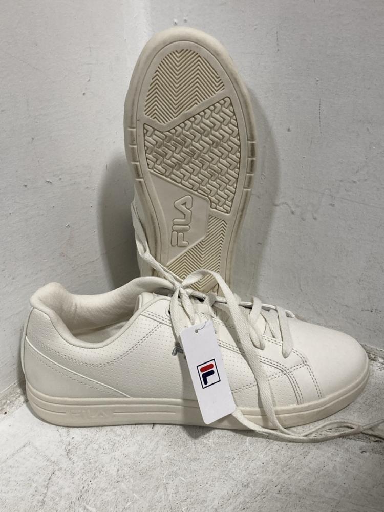 Lot 587  
            Chesterfield SR47 - Parcel Delivery Only 

                
6 X ASSORTED TRAINERS TO INCLUDE CONVERSE TRAINERS SIZES 4 AND 5 (LOCATION: G4)