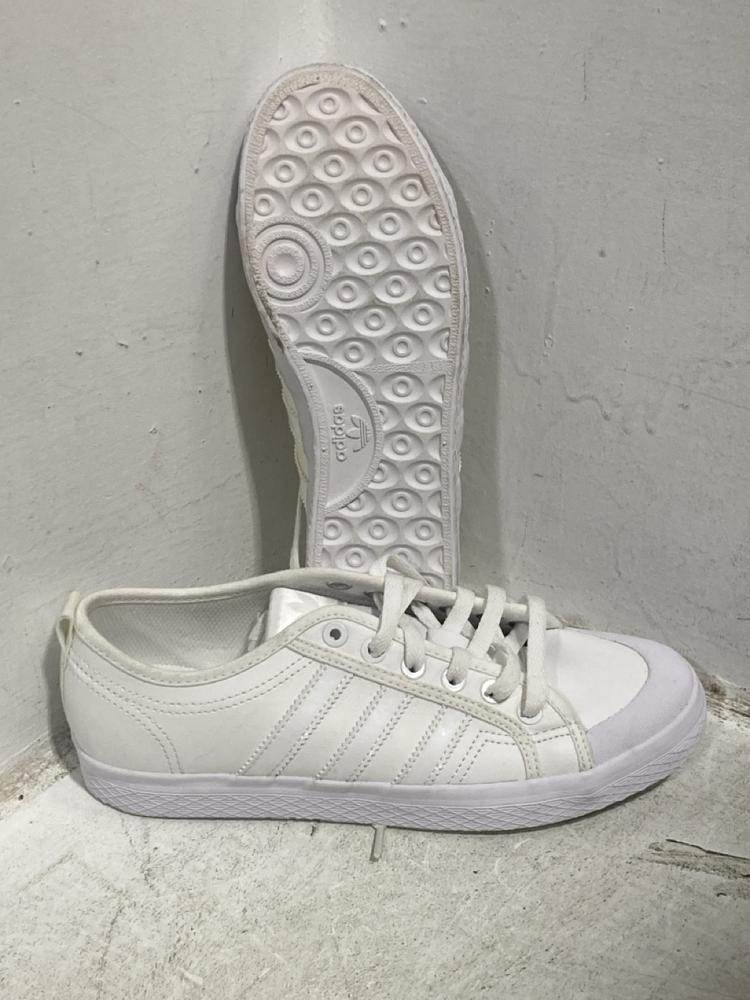 Lot 588  
            Chesterfield SR47 - Parcel Delivery Only 

                
5 X ASSORTED SHOES TO INCLUDE ADIDAS CAMPUS TRAINERS IN BROWN SIZE 4.5 TO INCLUDE...