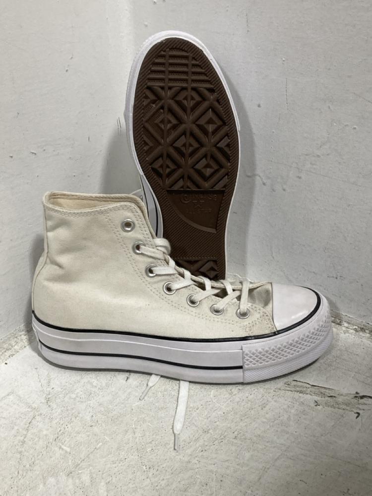 Lot 593  
            Chesterfield SR47 - Parcel Delivery Only 

                
ADIDAS CAMPUS SHOES SIZE 4 & 3.5 AND ALL STAR CONVERSE SHOES IN SIZE 4 & 3. (LOCA...