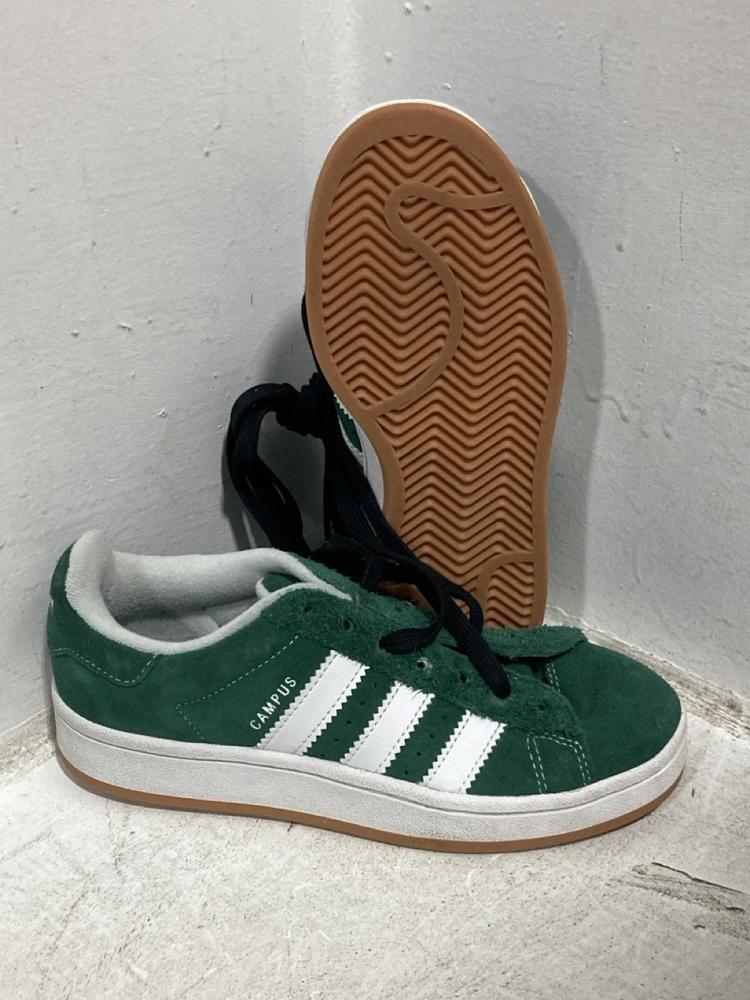 Lot 593  
            Chesterfield SR47 - Parcel Delivery Only 

                
ADIDAS CAMPUS SHOES SIZE 4 & 3.5 AND ALL STAR CONVERSE SHOES IN SIZE 4 & 3. (LOCA...