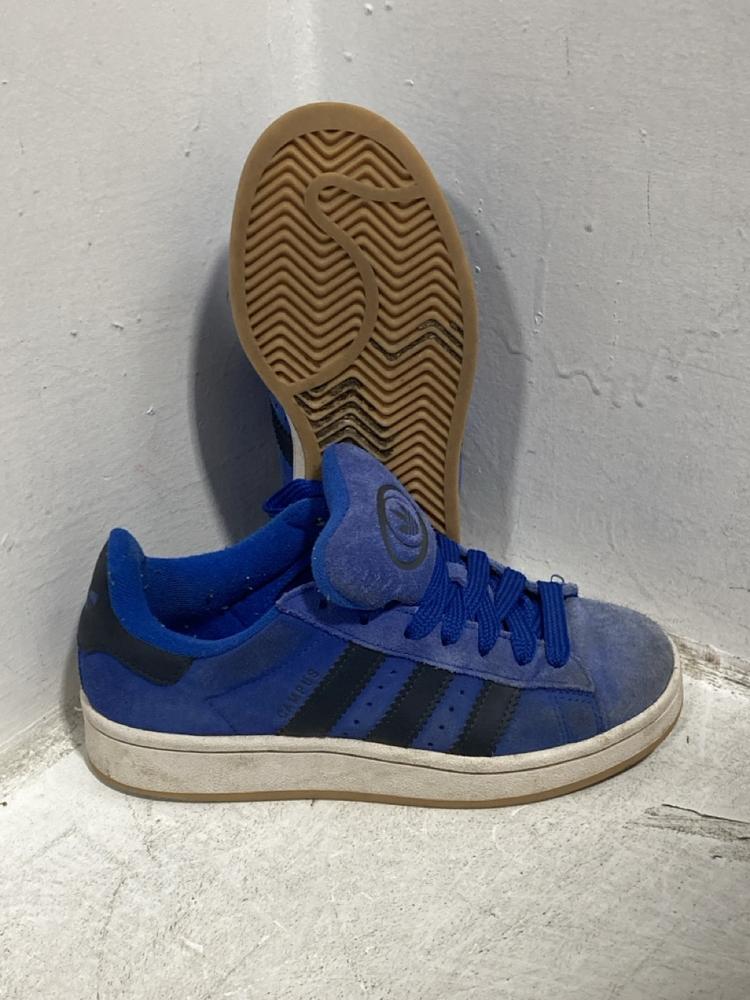 Lot 593  
            Chesterfield SR47 - Parcel Delivery Only 

                
ADIDAS CAMPUS SHOES SIZE 4 & 3.5 AND ALL STAR CONVERSE SHOES IN SIZE 4 & 3. (LOCA...