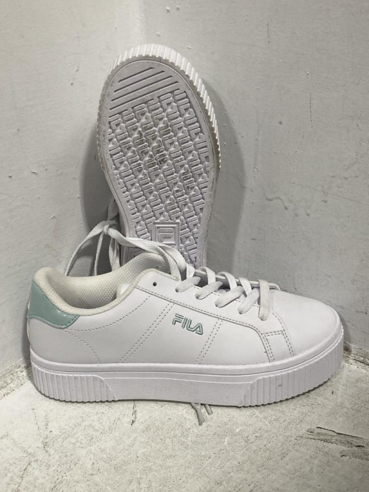 Lot 594  
            Chesterfield SR47 - Parcel Delivery Only 

                
ADIDAS CAMPUS SHOES SIZE 6 & 9 AND FILA SHOES SIZE 4 & 8. (LOCATION: G4)