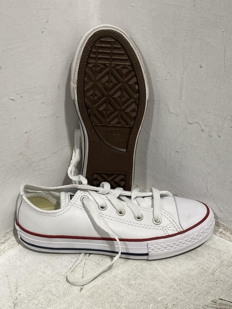 Lot 596  
            Chesterfield SR47 - Parcel Delivery Only 

                
QTY OF ASSORTED SHOES TO INCLUDE CHILDRENS ALL STAR CONVERSE SHOES IN SIZE 12.5 &...