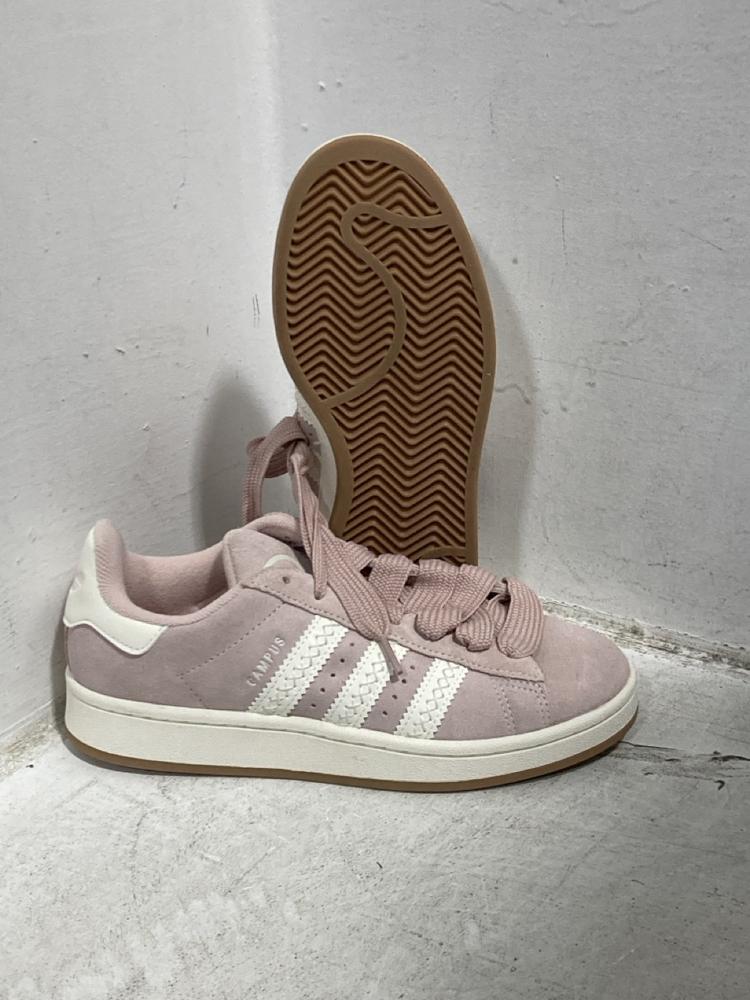 Lot 597  
            Chesterfield SR47 - Parcel Delivery Only 

                
FILA TRAINERS IN SIZE 7 & 5.5. AND ADIDAS CAMPUS SHOES SIZE 5 & 5.5. (LOCATION: G4)