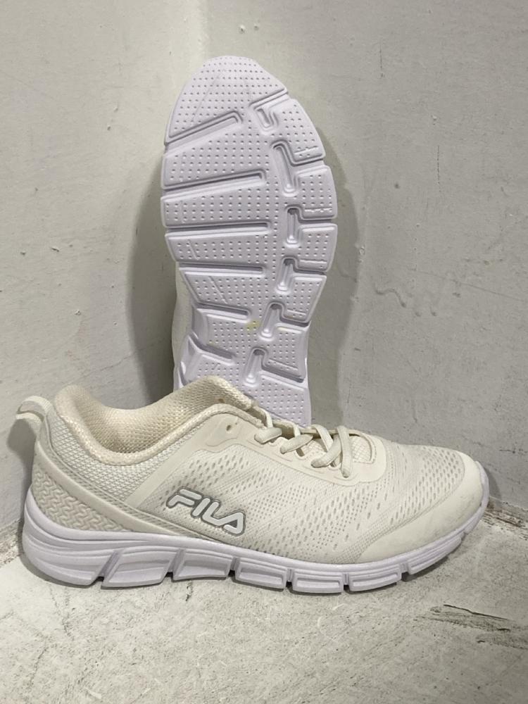 Lot 598  
            Chesterfield SR47 - Parcel Delivery Only 

                
QTY OF ASSORTED SHOES TO INCLUDE ADIDAS CAMPUS SHOES SIZE 9 TO INCLUDE ADIDAS SL ...