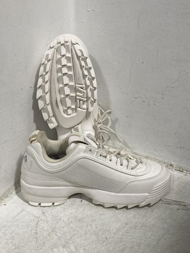 Lot 598  
            Chesterfield SR47 - Parcel Delivery Only 

                
QTY OF ASSORTED SHOES TO INCLUDE ADIDAS CAMPUS SHOES SIZE 9 TO INCLUDE ADIDAS SL ...