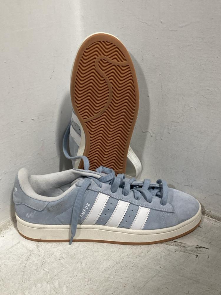 Lot 599  
            Chesterfield SR47 - Parcel Delivery Only 

                
ADIDAS TRAINERS SIZE 8 & 10. AND VANS SHOES SIZE 4.5 & 3. (LOCATION: G4)