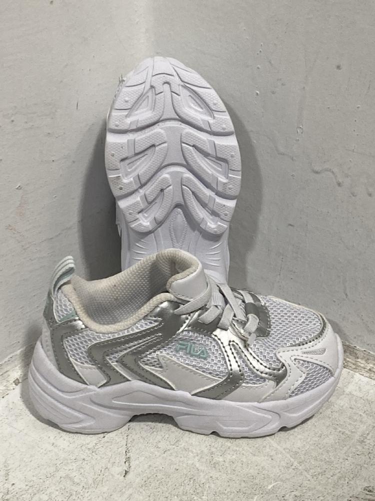 Lot 600  
            Chesterfield SR47 - Parcel Delivery Only 

                
QTY OF ASSORTED SHOES TO INCLUDE CHILDRENS ADIDAS SHOES SIZE 3.5 TO INCLUDE FILA ...