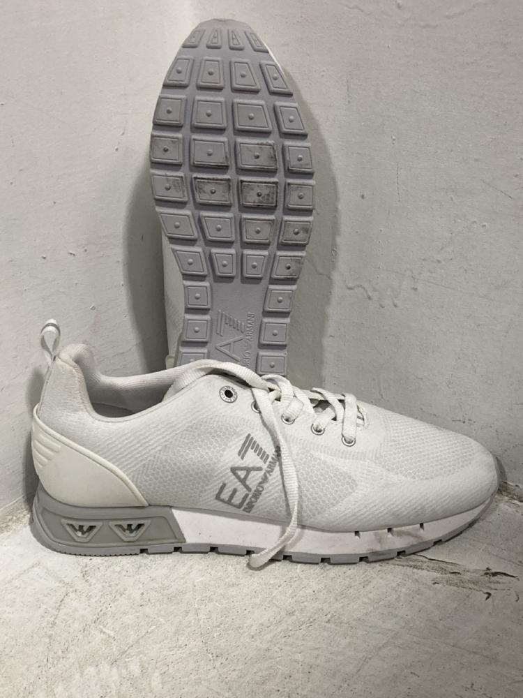 Lot 601  
            Chesterfield SR47 - Parcel Delivery Only 

                
QTY OF ASSORTED SHOES TO INCLUDE ADIDAS SPECIAL TRAINERS IN LIGHT BLUE SIZE 5.5 (... - Image 2