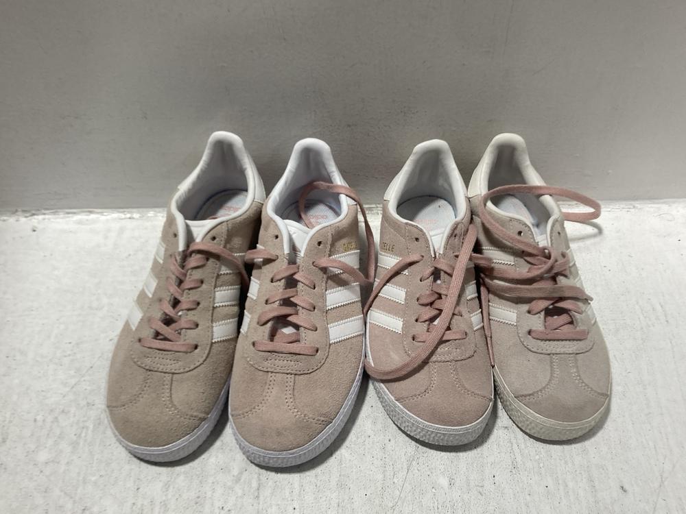 Lot 606  
            Chesterfield SR47 - Parcel Delivery Only 

                
QTY OF ASSORTED SHOES TO INCLUDE ADIDAS DROP STEP CHILDRENS TRAINERS IN BLACK/GRE...