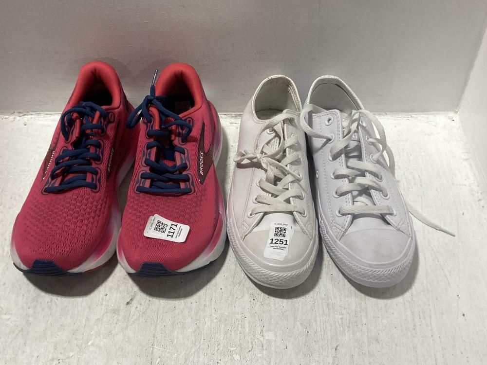 Lot 611  
            Chesterfield SR47 - Parcel Delivery Only 

                
BROOKS RUNNING SHOES IN PINK SIZE 6.5.AND CONVERSE CHUCK TAYLOR ALL STAR TRAINERS... - Image 2