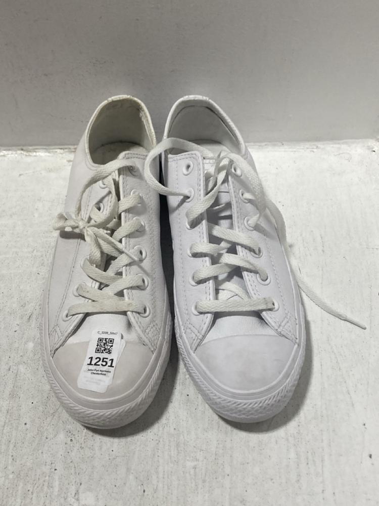 Lot 611  
            Chesterfield SR47 - Parcel Delivery Only 

                
BROOKS RUNNING SHOES IN PINK SIZE 6.5.AND CONVERSE CHUCK TAYLOR ALL STAR TRAINERS... - Image 3