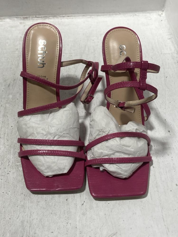 Lot 614  
            Chesterfield SR47 - Parcel Delivery Only 

                
SCHUH WOMENS SERENITY STRAPPY KITTEN HIGH HEELS IN PINK SIZE EU 39 (LOCATION: G5)