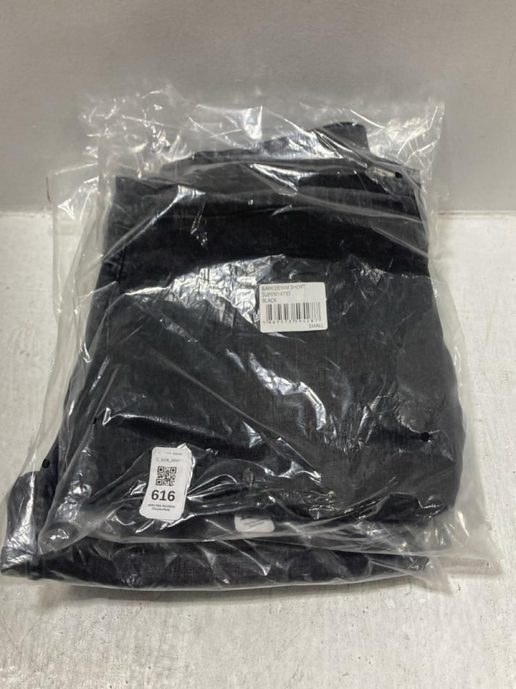 Lot 616  
            Chesterfield SR47 - Parcel Delivery Only 

                
4 X SUPPLY AND DEMAND BARK DENIM SHORTS IN BLACK SIZE S (LOCATION: G5)