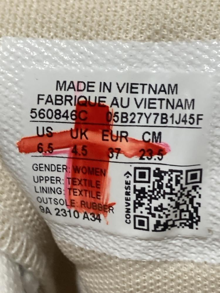 Lot 617  
            Chesterfield SR47 - Parcel Delivery Only 

                
4 X ASSORTED SHOES TO INCLUDE CONVERSE CHUCK TAYLOR ALL STAR TRAINERS IN BLACK/WH... - Image 4