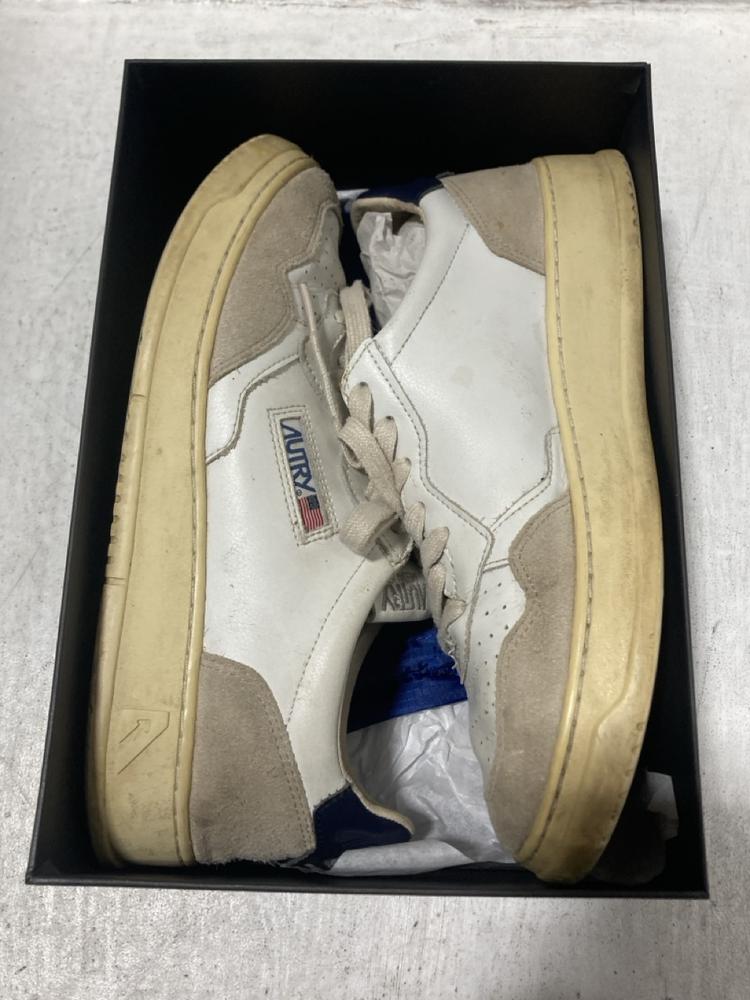 Lot 618  
            Chesterfield SR47 - Parcel Delivery Only 

                
AUTRY MEDALIST LOW TRAINERS IN WHITE SIZE EU 43 ORIGINAL RRP £119 (LOCATION: G5)