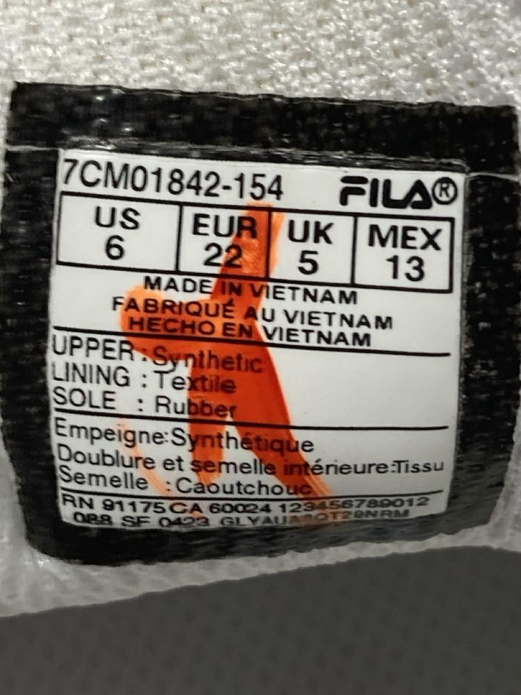 Lot 621  
            Chesterfield SR47 - Parcel Delivery Only 

                
4 X ASSORTED CHILDRENS SHOES TO INCLUDE FILA CHILDRENS TRAINERS IN PINK/WHITE SIZ...