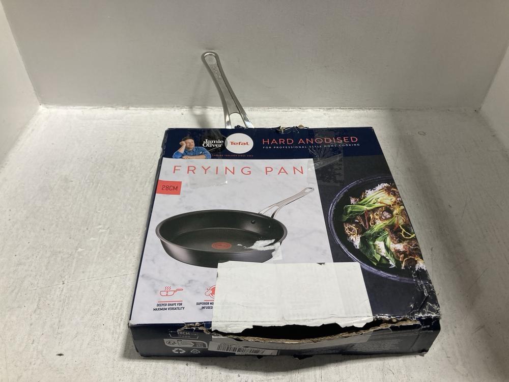 Lot 631  
            Chesterfield SR47 - Parcel Delivery Only 

                
3 X ASSORTED KITCHENWARES TO INCLUDE 5 PIECE COOKWARE SET (LOCATION: G6)