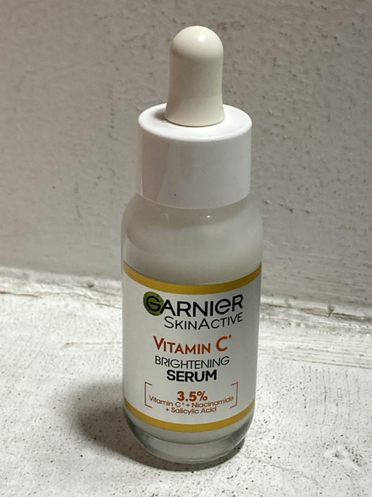 Lot 636  
            Chesterfield SR47 - Parcel Delivery Only 

                
20 X GARNIER SKIN ACTIVE VITAMIN C BRIGHTENING ANTI DARK SPOT SERUM 30ML TOTAL OR... - Image 3