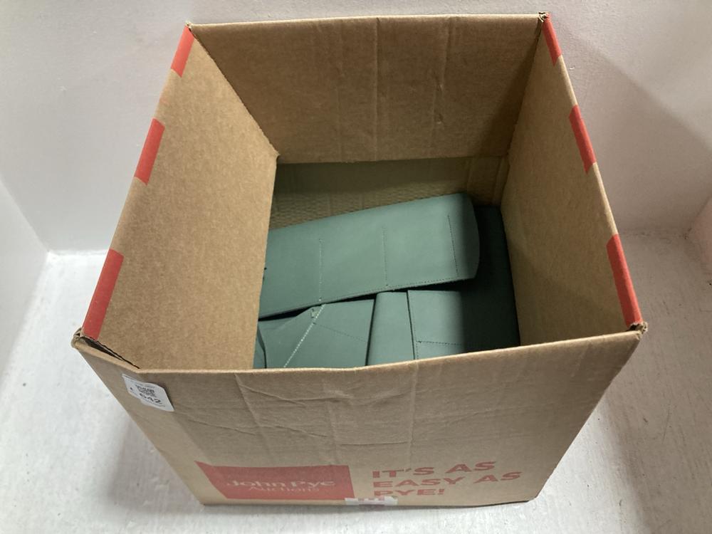 Lot 642  
            Chesterfield SR47 - Parcel Delivery Only 

                
BOX OF JOHN LEWIS LEATHER WATCH ROLLS IN GREEN -80014 (LOCATION: G6)