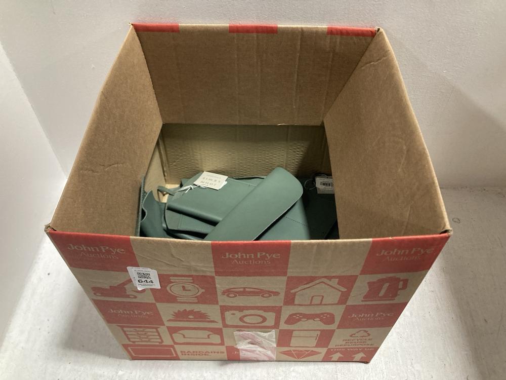 Lot 644  
            Chesterfield SR47 - Parcel Delivery Only 

                
BOX OF JOHN LEWIS LEATHER WATCH ROLLS IN GREEN -80014 (LOCATION: G6)