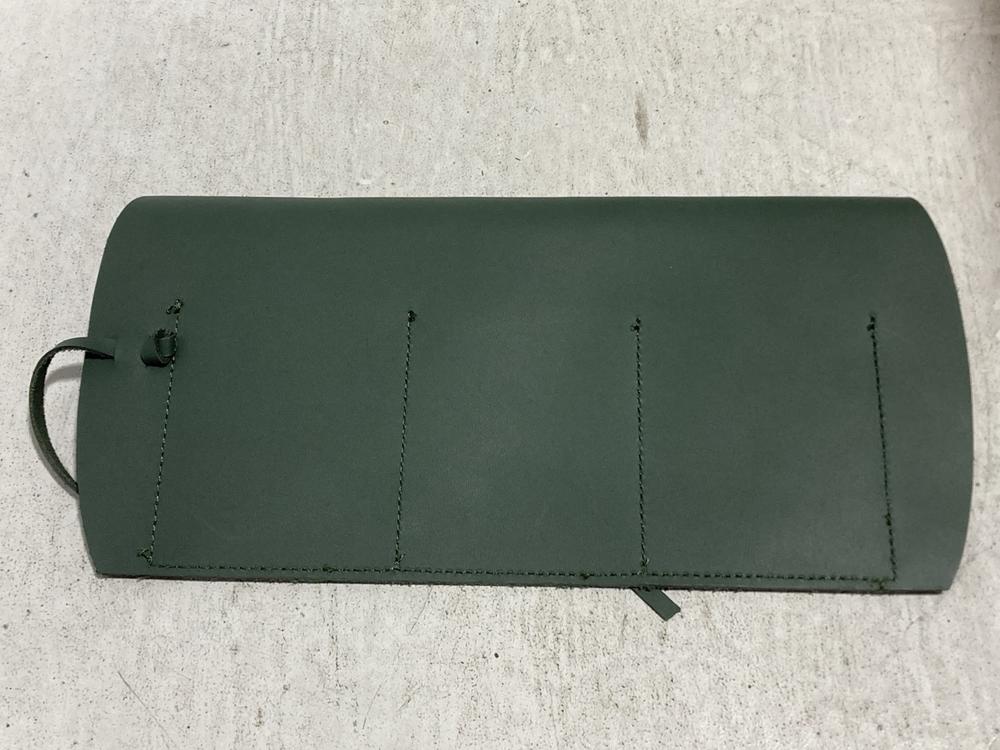 Lot 644  
            Chesterfield SR47 - Parcel Delivery Only 

                
BOX OF JOHN LEWIS LEATHER WATCH ROLLS IN GREEN -80014 (LOCATION: G6)