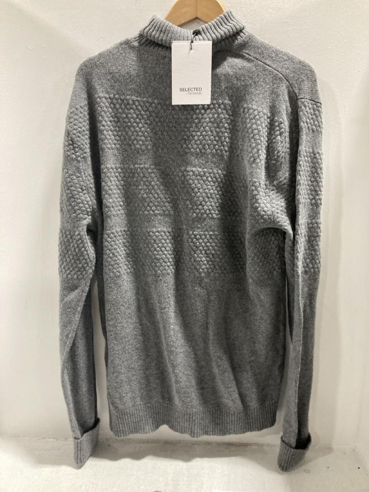 Lot 646  
            Chesterfield SR47 - Parcel Delivery Only 

                
2 X SELECTED HOMME SWEATER IN GREY SIZE XL TOTAL ORIGINAL RRP- £150 - (LOCATION: G6)