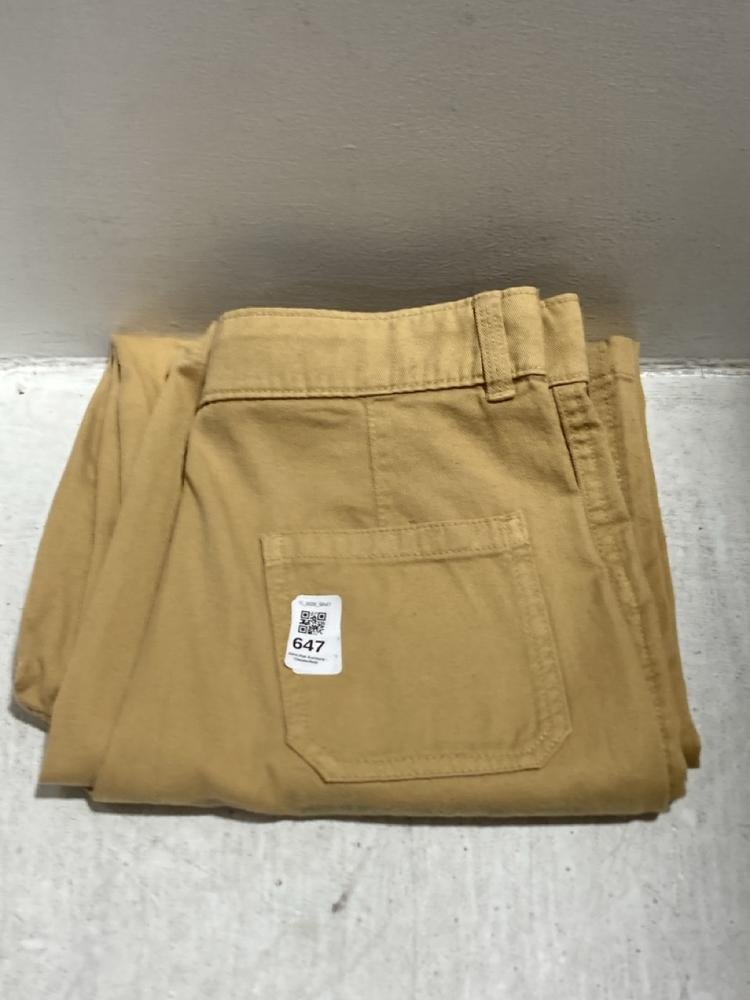Lot 647  
            Chesterfield SR47 - Parcel Delivery Only 

                
JOHN LEWIS JEANS IN TAN SIZE 12 YRS TO INCLUDE JOHN LEWIS TROUSERS IN NAVY SIZE 1... - Image 3
