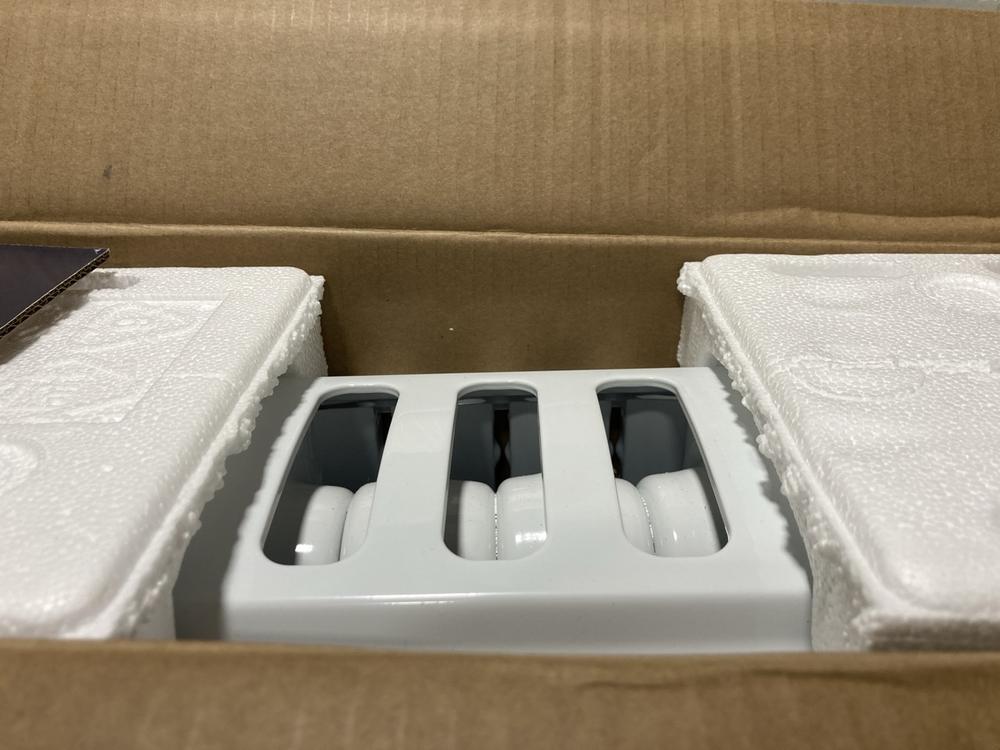 Lot 677  
            Chesterfield SR47 - Parcel Delivery Only 

                
DELONGHI DRAGON 4 ELECTRIC OIL-FILLED RADIATOR ORIGINAL RRP £175 (LOCATION: G7)