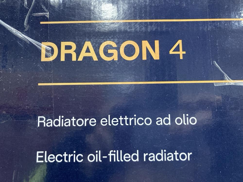 Lot 677  
            Chesterfield SR47 - Parcel Delivery Only 

                
DELONGHI DRAGON 4 ELECTRIC OIL-FILLED RADIATOR ORIGINAL RRP £175 (LOCATION: G7)