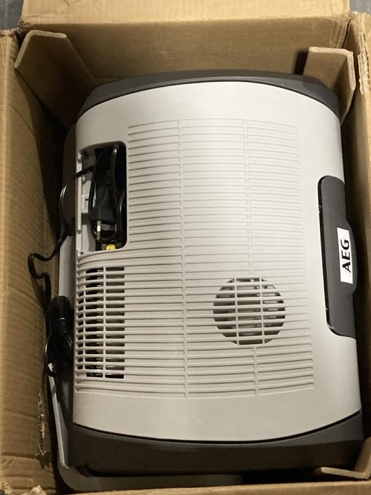 Lot 699  
            Chesterfield SR47 - Parcel Delivery Only 

                
AEG KK20 COOLING BOX (LOCATION: G8) - Image 2