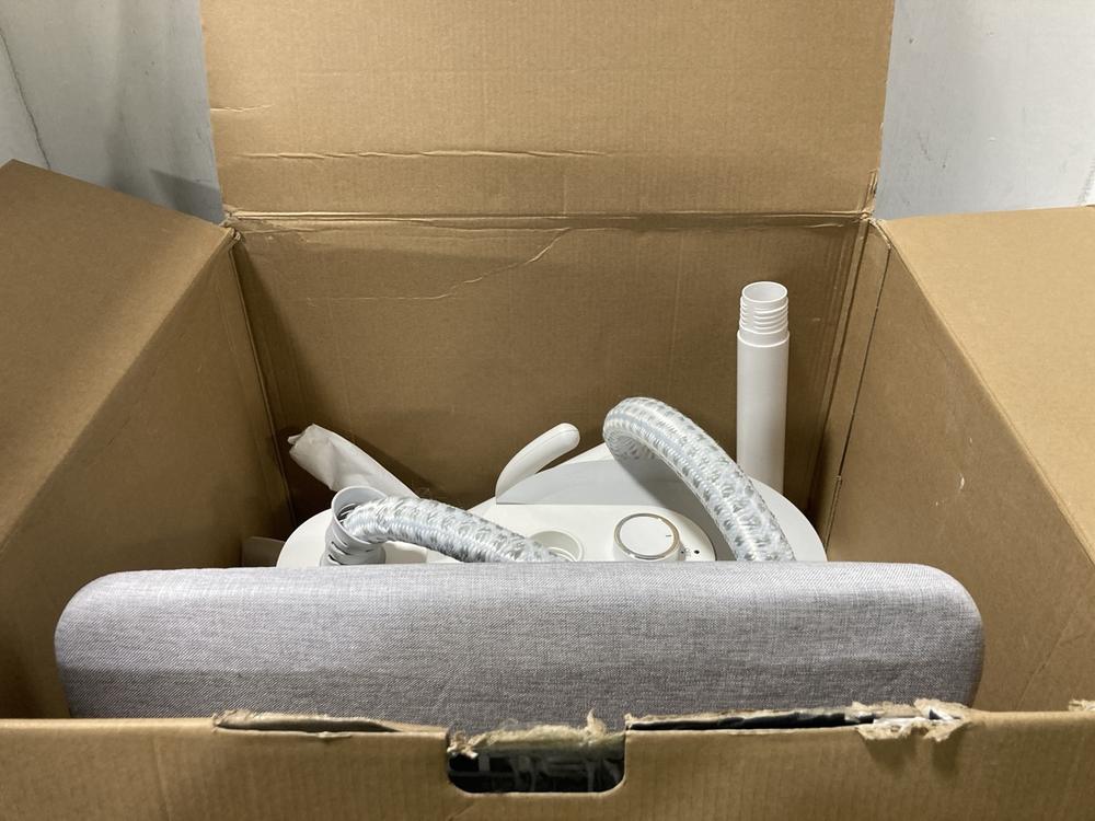 Lot 729  
            Chesterfield SR47 - Parcel Delivery Only 

                
ROWENTA HOME STEAM HAND HELD FABRIC STEAMER (LOCATION: G10)