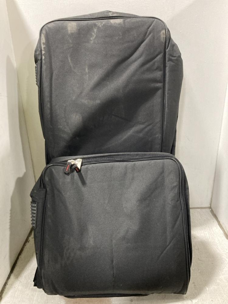 Lot 732  
            Chesterfield SR47 - Parcel Delivery Only 

                
GATOR CASES GTB-88 PADDED GIG BAG FOR 88 NOTE KEYBOARDS (LOCATION: G10)