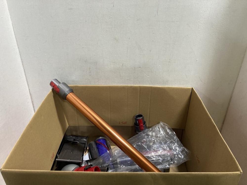 Lot 740  
            Chesterfield SR47 - Parcel Delivery Only 

                
DYSON V8 ADVANCED CORDLESS HOOVER T8T-UK-UGJ6398 ORIGINAL RRP £329 (LOCATION: G10)