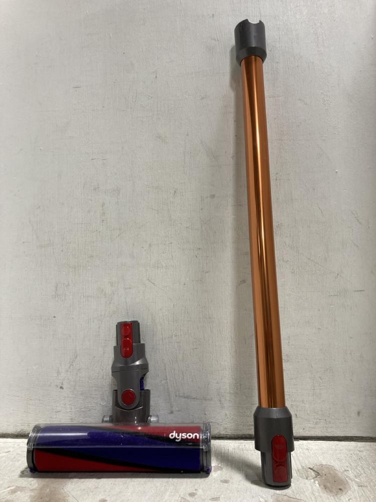 Lot 740  
            Chesterfield SR47 - Parcel Delivery Only 

                
DYSON V8 ADVANCED CORDLESS HOOVER T8T-UK-UGJ6398 ORIGINAL RRP £329 (LOCATION: G10) - Image 3