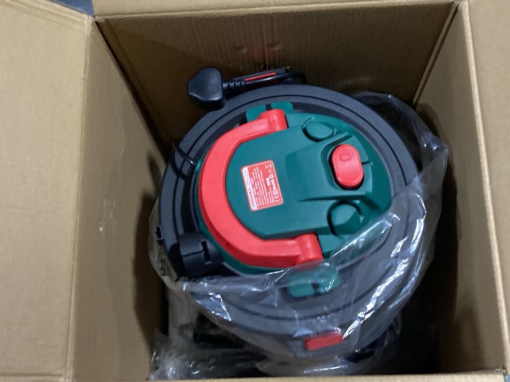 Lot 749  
            Chesterfield SR47 - Parcel Delivery Only 

                
HYCHIKA WET & DRY VACUUM CLEANER. (LOCATION: G11) - Image 2