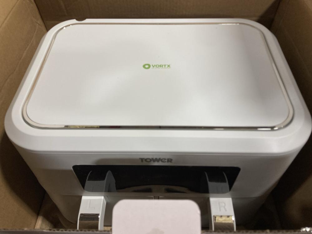 Lot 753  
            Chesterfield SR47 - Parcel Delivery Only 

                
TOWER VORTX WHITE 8.5L AIR FRYER. (LOCATION: G11) - Image 2