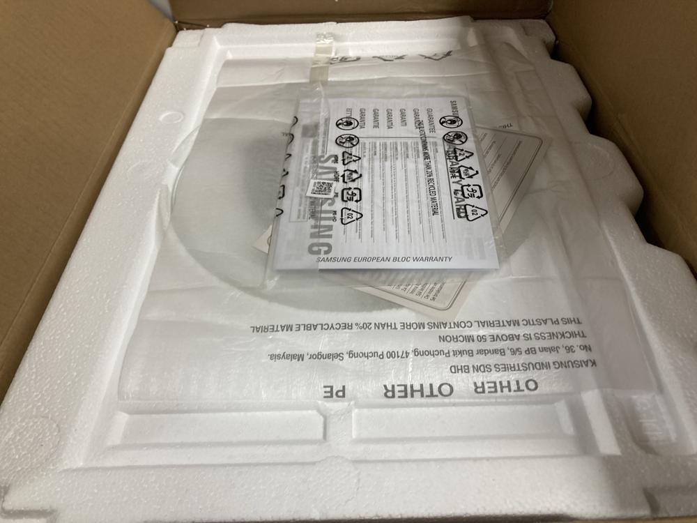 Lot 754  
            Chesterfield SR47 - Parcel Delivery Only 

                
SAMSUNG MICROWAVE OVEN. (LOCATION: G11) - Image 2