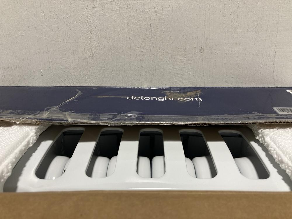 Lot 881  
            Chesterfield SR47 - Parcel Delivery Only 

                
DELONGHI DRAGON 4 OIL FILLED RADIATOR ORIGINAL RRP £156 (LOCATION: H2) - Image 2