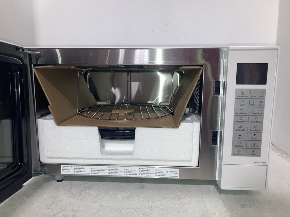 Lot 916  
            Chesterfield SR47 - Parcel Delivery Only 

                
PANASONIC 25L 1000W MICROWAVE OVEN (LOCATION: H3) - Image 3