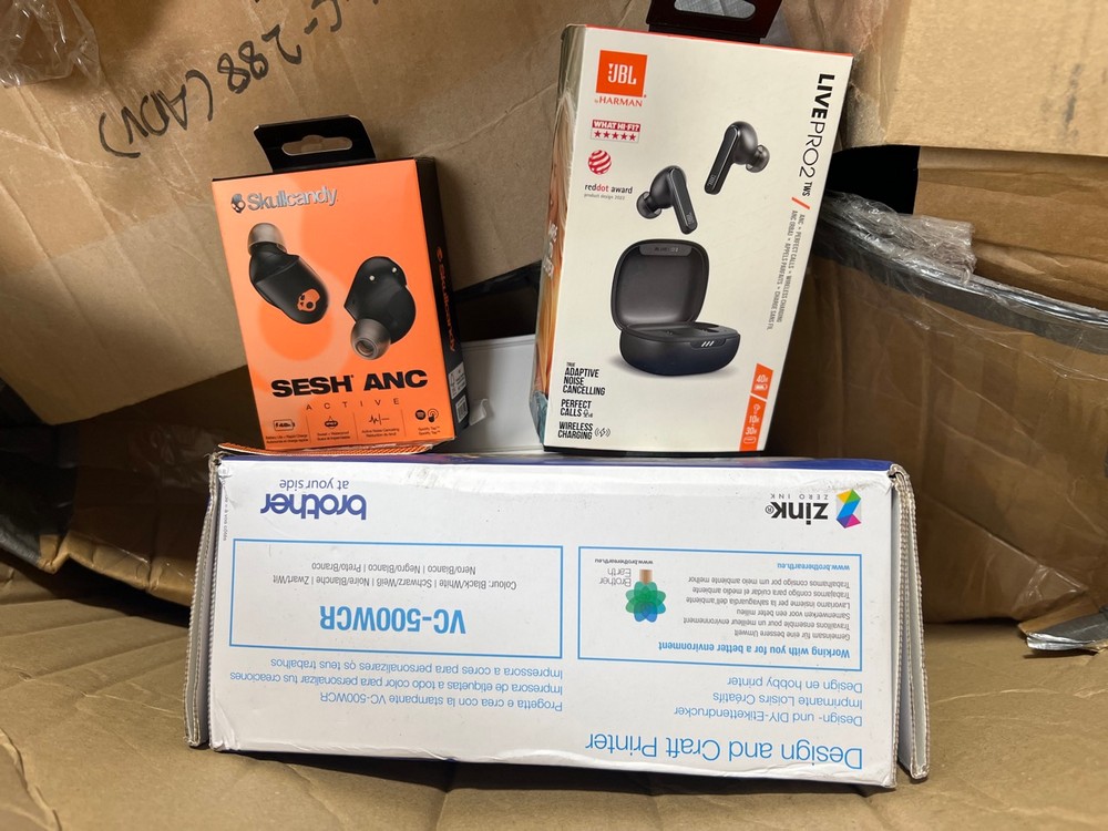 Lot 20  
            Chesterfield Tech - Collection or Optional Delivery Available 

                
PALLET OF ASSORTED TECH. [JPTC88370] (LOCATION: TECH) (KERBSIDE PALLET DELIVERY)