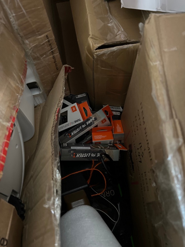 Lot 52  
            Chesterfield Tech - Collection or Optional Delivery Available 

                
PALLET OF ASSORTED TECH ITEMS. [JPTC89165] (LOCATION: TECH) (KERBSIDE PALLET DELI...