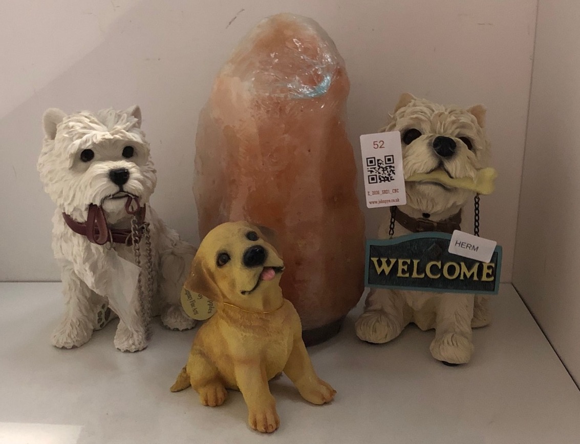 Lot 52  
            Edinburgh SR21 - Collection Only 

                
QUANTITY OF HOME DECOR TO INCLUDE SHEEPDOG WELCOME STATUTE - COLLECTION ONLY - LO...