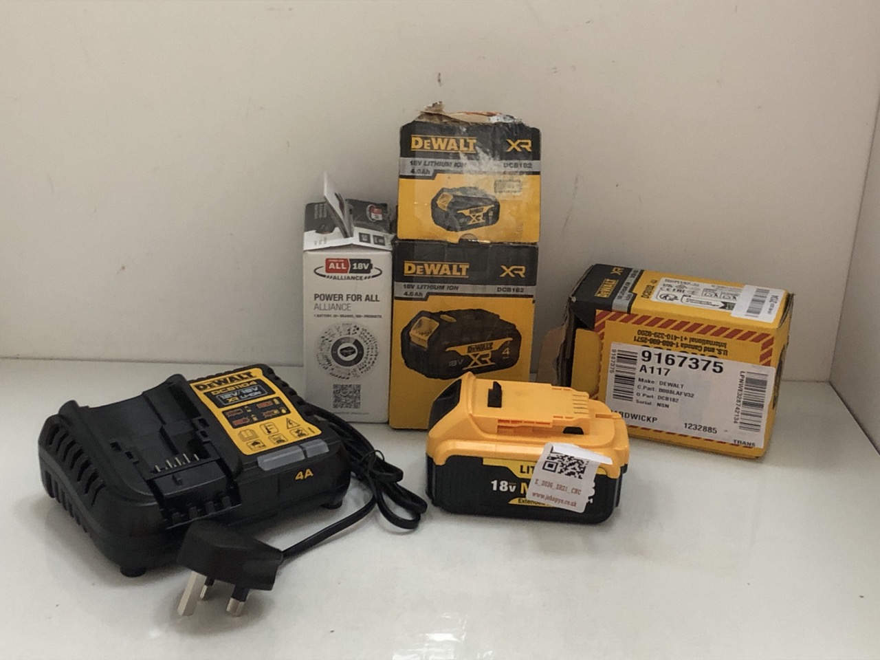 Lot 56  
            Edinburgh SR21 - Collection Only 

                
QUANTITY OF TOOLS & HOME IMPROVEMENT ITEMS TO INCLUDE GARDENA SYSTEM BATTERY: 2,5...