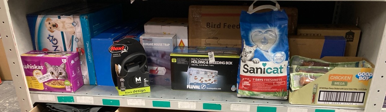 Lot 259  
            Edinburgh SR23 - Delivery Only 

                
QUANTITY OF PET PRODUCTS ITEMS TO INCLUDE FLEXI BLACK DESIGN TAPE BLACK MEDIUM 5M...