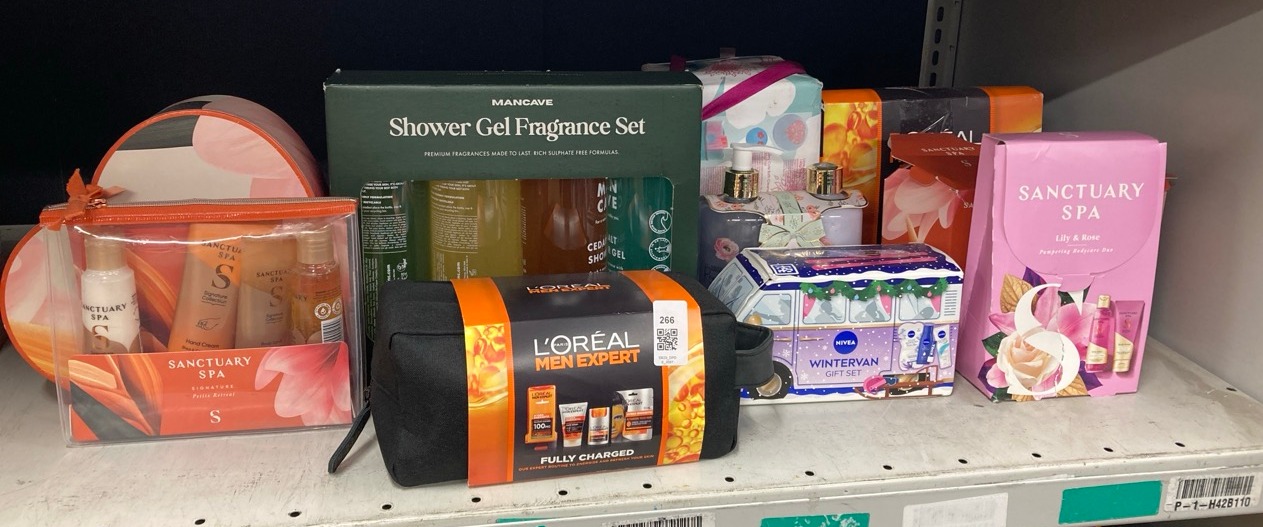 Lot 266  
            Edinburgh SR23 - Delivery Only 

                
QUANTITY OF HEALTH & BEAUTY ITEMS TO INCLUDE L'ORÉAL PARIS MEN EXPERT FULLY CHARG...