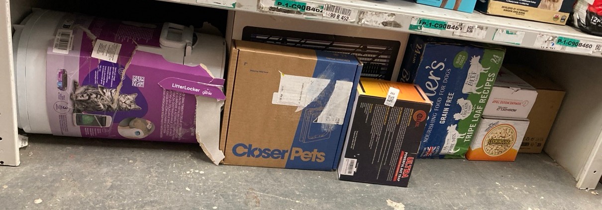 Lot 269  
            Edinburgh SR23 - Delivery Only 

                
QUANTITY OF PET PRODUCTS ITEMS TO INCLUDE CAT MATE 4-WAY LOCKING SELF LINING DOOR...