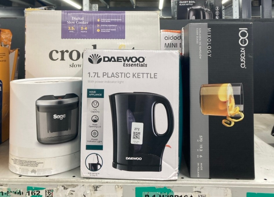 Lot 272  
            Edinburgh SR23 - Delivery Only 

                
QUANTITY OF KITCHEN & APPLIANCES ITEMS TO INCLUDE SAGE - THE PUCK SUCKER - COMPAT...