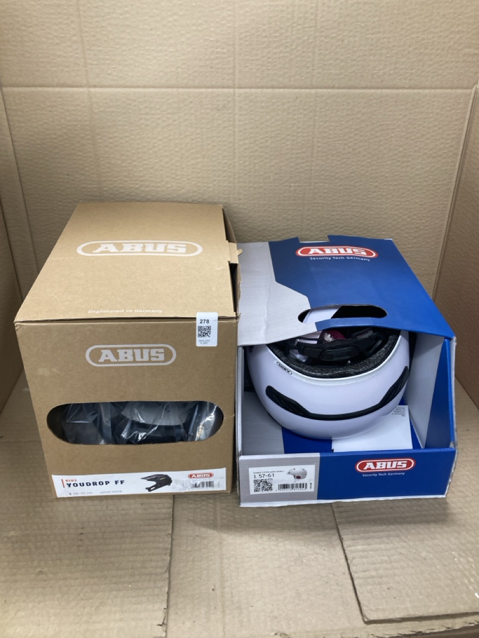 Lot 278  
            Edinburgh SR23 - Delivery Only 

                
ABUS MTB HELMET YOU DROP FF - FULL-FACE HELMET FOR CHILDREN AND TEENAGERS - FOR B...